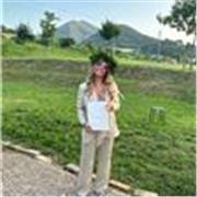 Sono laureata in economia e management. Offro ripetizioni in materie scolastiche come: matematica, economia, italiano, diritto, storia, geografia