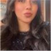 Maestro de apoyo escolar en clases para niños