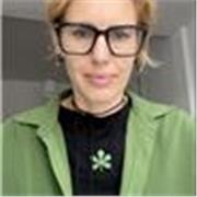 An English teacher with a degree in pedagogy and over 15 years of teaching experience