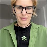 An English teacher with a degree in pedagogy and over 15 years of teaching experience