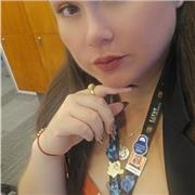 Muy amable y buena llegada a la audiencia, con fácil adaptación