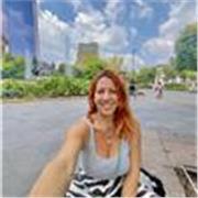 Mi nombre es Alaya soy Maestra de español para niños y adultos,vivo y enseño español en una escuelaen México y soy de Argentina