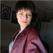 Estudiante universitaria nacida en Cataluña, nivel catalán nativo.