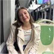 Studio violino da molti anni, l’anno prossimo mi laureo. Amo insegnare ciò che mi piace di più, soprattutto ai bambini! (Anni: 20)