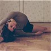 Bailarina imparte clases de entrenamiento físico y flexibilidad, todas las edades