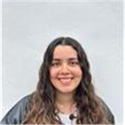 Profesora de matemáticas imparte clases a alumnos de todas las edades