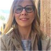 Profesora especializada en pruebas de acceso imparte clases de matemáticas, física, química y biología