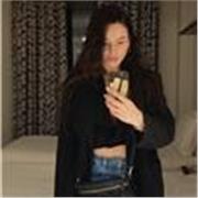 soy una chica de 20 años buscando un empleo compatible a mis actividades, con un español nativo avanzado dipuesta a enseñar