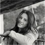 Experta en lettering y tipografía, ofrezco clases online para adolescentes y adultos.