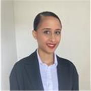 Friendly English tutor building fluency through clear supportive conversation 