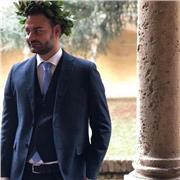 Laureato in Economia e professionista in Banca MPS, offro lezioni di approfondimento su materie economiche, finanziarie e varie, a