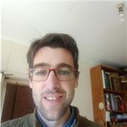 Me gusta mucho la docencia y trato de hacerla entretenida, de manera de motivar a los estudiantes de colegio. También le hago a universitarios química de procesos
