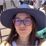 Studentessa universitaria offre lezioni di inglese a ragazzi di medie, elementari e superiori