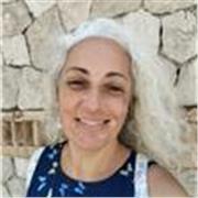Professora titulada en historia del arte con 8 años de experiencia en gestión museística y professora. Clases online