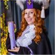 Professora de português e inglês há 3 anos. 
Experiência com crianças de todas as idades, crianças com autismo, TDAH e dislexia. 