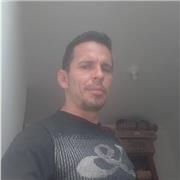 Profesor de español y literatura brinda clases para niños y adultos de forma virtual