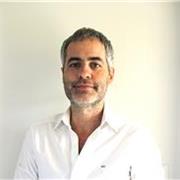 Profesor de Diseño Grafico (U.B.A.), con más de 25 años de experiencia en la profesión, imparte clases online.