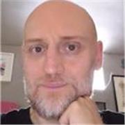 Apprenez l'italien authentique avec un professeur expérimenté pour des cours dynamiques et personnalisés en ligne.