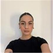 Responsable y paciente, conecto bien con niños pequeños. Apoyo en inglés básico y deberes de primaria de forma sencilla.
