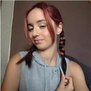 Me defini una persona, educada con ganas de ganar experiencia con niños de primaria o infantil y dar cariño mientras aprenden.