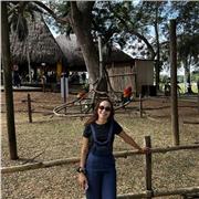 Maestra de inglés especialista en niños paciente y dinámica