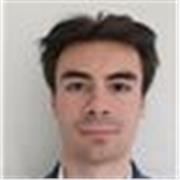 Professeur particulier donnant des cours de maths à des élèves de niveau collège, lycée ou en classes préparatoires ECG