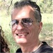 Insegnante d'arte, specializzato in decorazione scenica e progettazione, esperienza decennale, offre lezioni a Roma