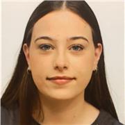 Maestra de educación primaria con mención en audición y lenguaje y con un máster en metodologías activas y tecnológicas