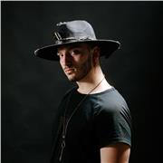 Chitarrista e produttore professionista disponibile per lezioni private su misura per i vostri obbiettivi