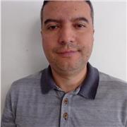 Profesor de Música y Matemáticas imparte clases a niños y jóvenes