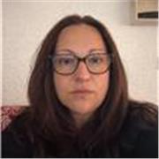 Podría dar clases de repaso y ayudar con los deberes a niños y niñas de primaria 