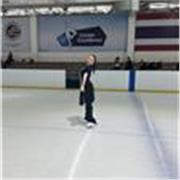 Lezioni di pattinaggio su ghiaccio con insegnante esperta, per bambini e adulti che vogliono innamorarsi del ghiaccio