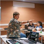 Laureata con il massimo dei voti in canto Pop-Rock al Conservatorio  Nino Rota  di Monopoli