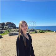 Niñera estudiante de Educación Social. Principal vocación en el trabajo con menores. Implicada en educación y evolución infantil.