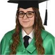 Maestra de educación infantil, apta para dar clases a niños y niñas de primaria.
