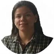 Profesor que ofrece clases a jóvenes y adultos
