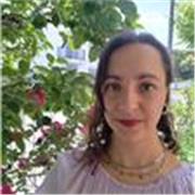 Laureata magistrale in matematica, insegno matematica e fisica ai ragazzi delle superiori