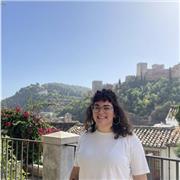 Profesora de Física y Química, capacitada para impartir clases de Matemáticas y Ciencias a niveles de ESO, Bachillerato.