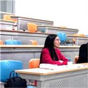 Docente investigador imparte clases de refuerzo para desarrolar informes, tesis, artículos científicos