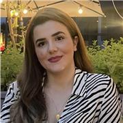 Englischlernen mit Spaß und Kreativität für junge Schüler.