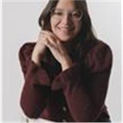 Soy una diseñadora con gran pasión por la moda que ofrece clases online de diseño, patronaje y costura.