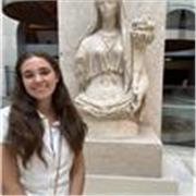 Profesora con más de un año de experiencia, imparte clases de inglés, francés, lengua y literatura y matemáticas (sociales).