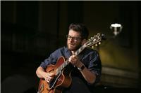 Insegnate di chitarra impartisce lezioni private