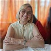 Profesora de primaria, competente para trabajar todas las áreas académicas