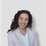 Laureata in Antropologia Culturale, con doppio diploma in Francese ed esperienza di un anno a Bruxelles