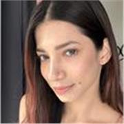 Cuento con 5 años de experiencia como profesora de maquillaje, capacitando a adultos para iniciarse en el sector de la belleza