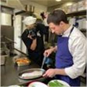 Devenez un chef étoilé sans vous prendre au sérieux !