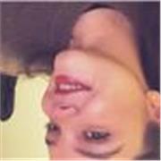 Me defino como una persona paciente, empática, respetuosa, amable y atenta. Voy a dar clases a niños desde primaria hasta la ESO 