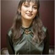 Laureata in conservatorio impartisce lezioni di canto moderno, interpretazione, propedeutica musicale e teoria