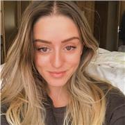 Estudiante universitaria que ofrece clases particulares presenciales a alumnos de E.S.O y Bachillerato